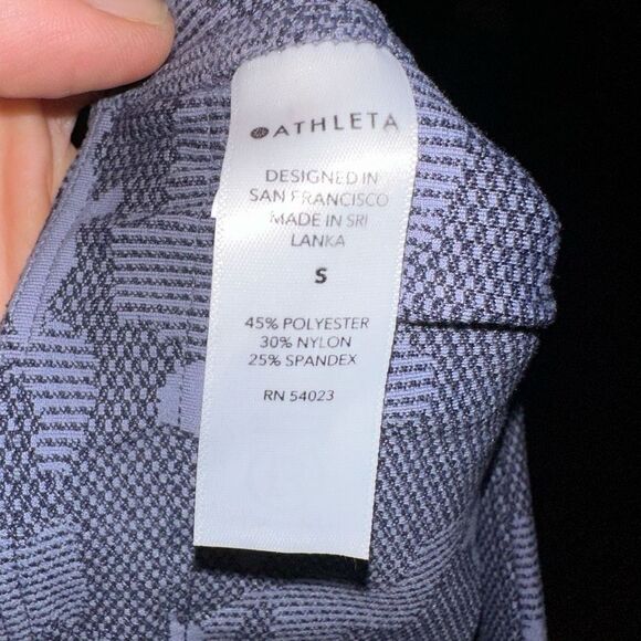 Athleta S ultimate stash pocket texture camo capri leggings - Picture 3 of 4